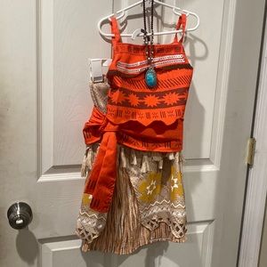 Moana costume size 5/6 kids. Worn once and looks brand new!